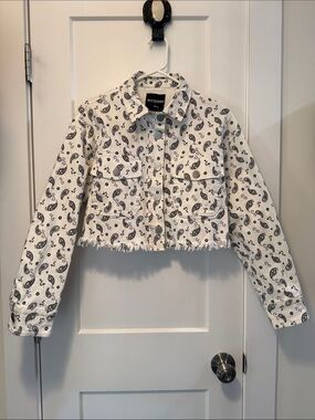 Kittenish Women's White Cropped Paisley Denim Jacket size S NWT